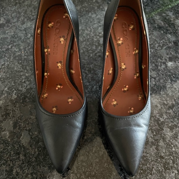 Coach black leather pump size 7.5 - Picture 6 of 7